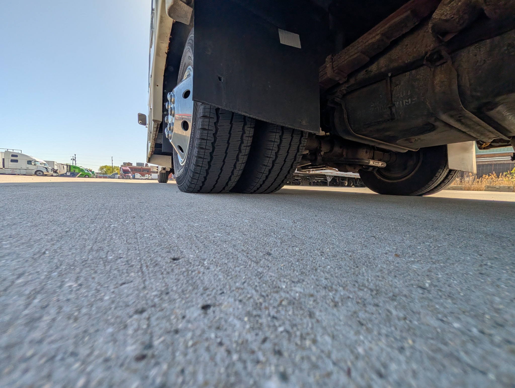 Rear tires / undercarriage
